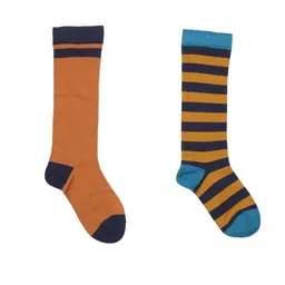Walkiddy Baby Socken braun gestreift Bio-Baumwolle – Walkiddy, GOTS-zertifiziert, lange Erstlingssocken aus 90% Bio-Baumwolle 8% Polyamid 2% Elasthan, weiche nachhaltige Babysocken für Alltag, Kinderwagen, Zuhause und erste Krabbelabenteuer – Produktbild 1 von 1