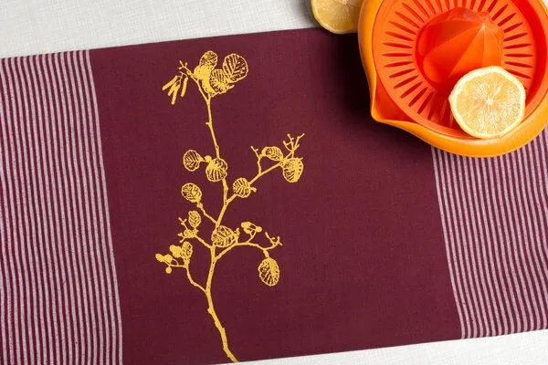 Hirschkind Hirschkind Bio & Fair-Trade-Geschirrtuch "Haselstrauch", Ruby, – Produktbild 2 von 3
