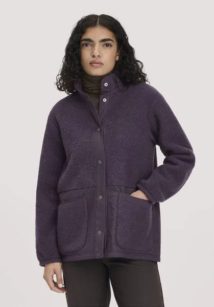 hessnatur hessnatur Wolfleece Jacke Patch Relaxed aus reiner Bio-Merinowolle, Dunkle traube, – Produktbild 1 von 4