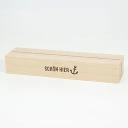 Bow & Hummingbird Bow & Hummingbird Kartenständer Schön hier aus nachhaltigem Buchenholz – Kartenhalter Holz – maritim Deko – Fotohalter – Anker Geschenk – Produktbild 1 von 1