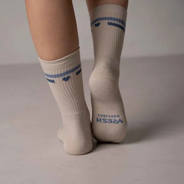 Vresh Clothing Vresh Clothing Vresh Verliebt - Tennis Socken aus Biobaumwoll-Mix, Beige/blau, – Produktbild 1 von 4