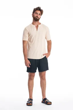 RAVENS VIEW IBIZA RAVENS VIEW IBIZA Herren vegan Leinen Tee Cruise Sand – Produktbild 1 von 1