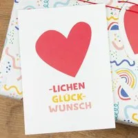 Bow & Hummingbird Bow & Hummingbird Postkarte "Herzlichen Glückwunsch" aus Recyclingpapier – Produktbild 1 von 1