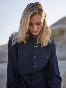 WOTE WOTE Dark Denim Hemd aus Organic Cotton – Produktbild 1 von 1