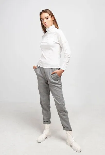 SHIPSHEIP SHIPSHEIP Turtleneck Damen Shirt in Ripp-Optik aus Bio-Baumwolle, Weiss, – Produktbild 2 von 3