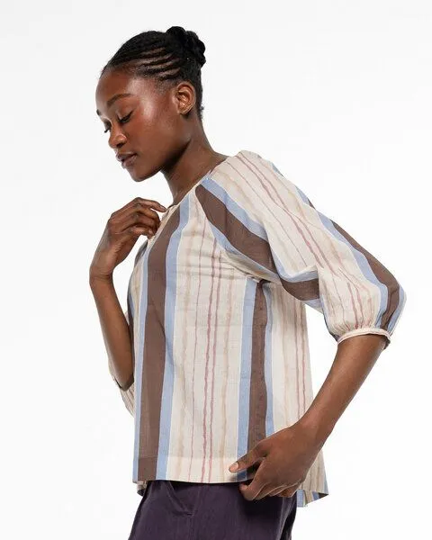 Alma & Lovis Alma & Lovis Stylische Sommerbluse aus feinster Bio-Baumwolle | Batist Print Raglanbluse, Oak (natur-bunt), – Produktbild 3 von 4