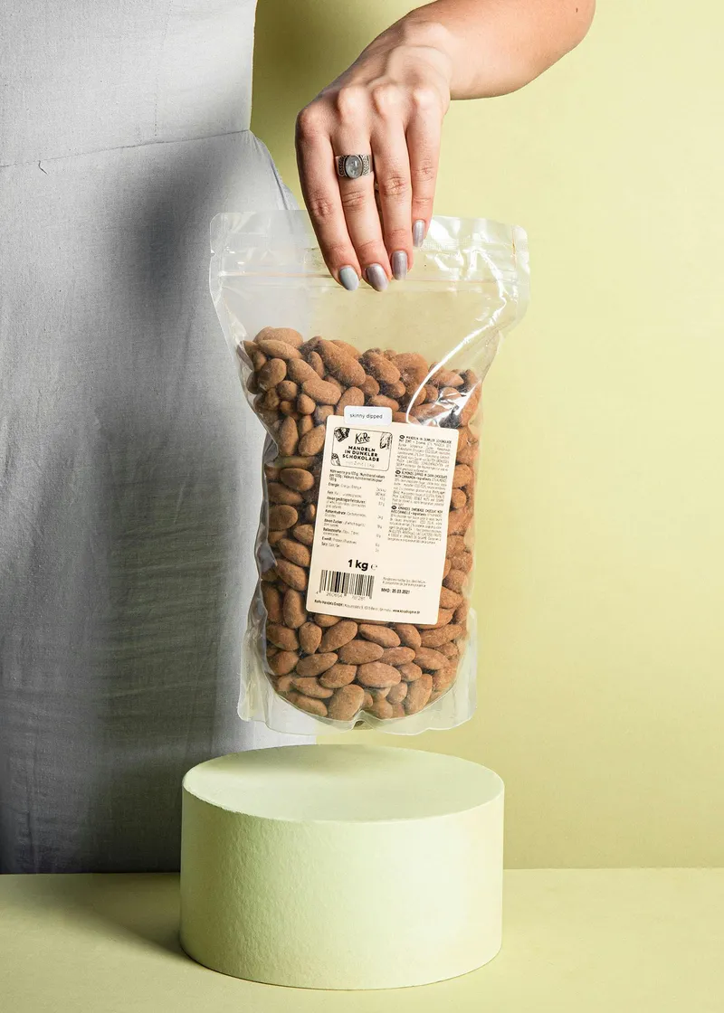 KoRo Skinny Dipped Mandeln in dunkler Schokolade mit Zimt 1 kg – Produktbild 5 von 5