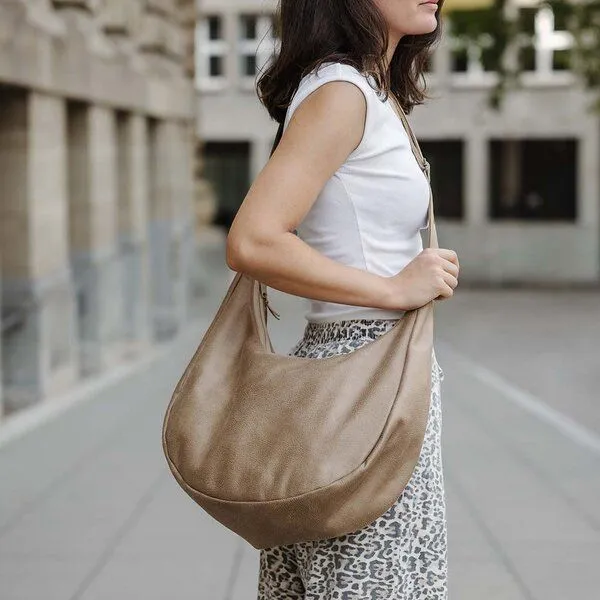 BOWLEANIES TASCHEN BOWLEANIES TASCHEN Moon Bag XXL aus Lederfaserstoff, Hellbraun, – Produktbild 1 von 4