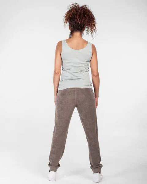 Alma & Lovis Alma & Lovis Frottier Jog-Pants aus Bio-Baumwolle | Velour Jog-Pants, Trüffel (grau), – Produktbild 4 von 4