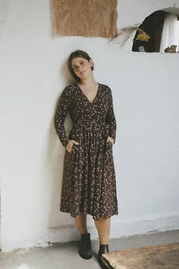 TIRALAHILACHA TIRALAHILACHA Saray crossover knit dres – Produktbild 1 von 1