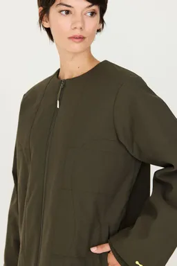 SKFK SKFK Damen vegan Kurze Steppjacke Laura Khaki – Produktbild 1 von 1