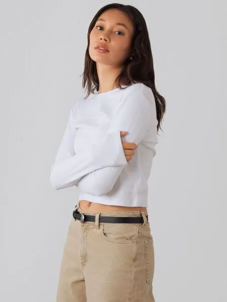 Honest Basics Honest Basics Damen Crop-Langarmshirt aus Bio- und recycelter Baumwolle, Weiß, – Produktbild 3 von 4