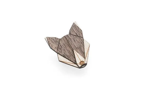 BeWooden BeWooden Brosche aus Holz – Wolf – Produktbild 2 von 3