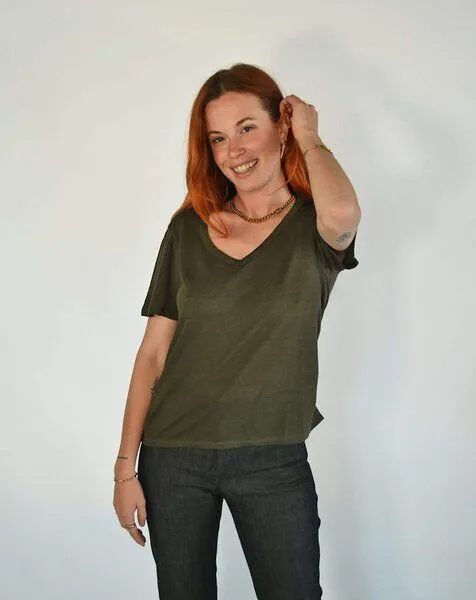 Aatise Aatise Reines Leinen-T-Shirt , V Ausschnitt Zesi, Schnitt Oversize, Braun, – Produktbild 1 von 3