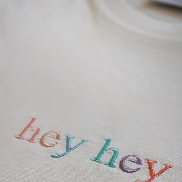 hey hey studios hey hey studios Damen T-Shirt „Rainbow“ off-white aus Bio-Baumwolle, Natur, – Produktbild 3 von 4