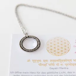 Divasya Divasya Mantra Halskette | silber | Gayatri Mantra im Sanskrit – Produktbild 1 von 1