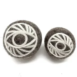 Wooliie Wooliie All-Seeing Eye Ball – Spielzeug aus 100 % naturbelassener Schurwolle – Produktbild 1 von 1