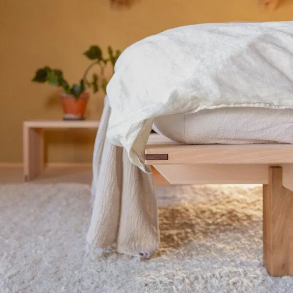 YAK holzraum YAK holzraum Bett Buchenholz mit Nussbaum-Details NOOMY Massivholz Überlänge – Produktbild 4 von 4