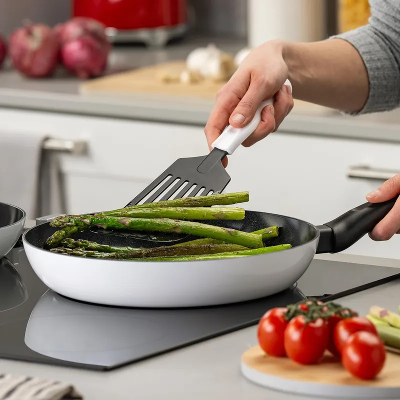 Chefkoch trifft Fackelmann Chefkoch trifft Fackelmann Pfannen-Set Arcadalina Ø28cm mit Deckel – Produktbild 2 von 3