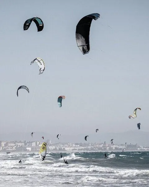 DEMANO DEMANO Gürteltasche aus recycelten Kitesurf-Drachen „Mundaka“, Weiss, – Produktbild 4 von 4