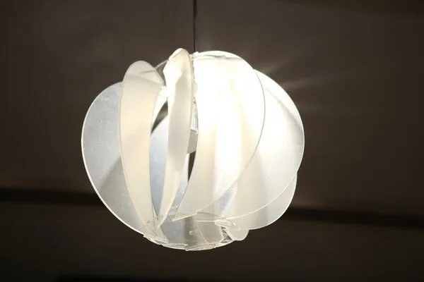 build-yours build-yours Acrylglas-Lampe - Hängelampe mit LED Beleuchtung und Fernbedieung – Produktbild 2 von 4