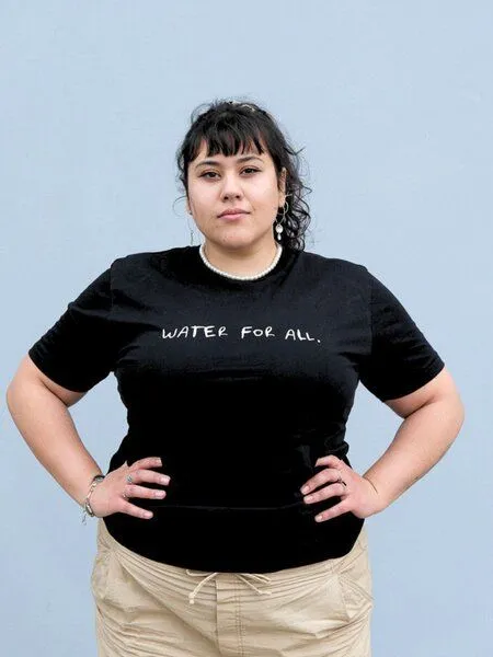 VIVA CON AGUA Biobaumwoll Unisex T-Shirt Schwarz mit Motiv WATER FOR ALL von Viva con Agua – Produktbild 2 von 4
