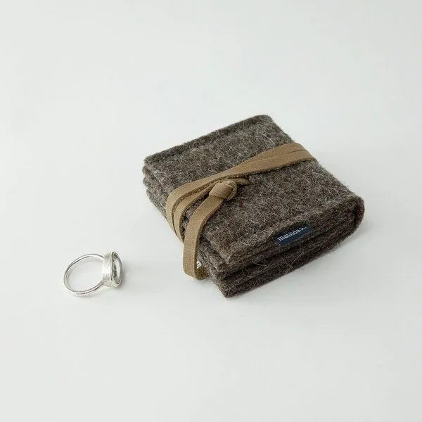 matilda k. manufaktur matilda k. manufaktur Schmuckaufbewahrung 'schmucknest' klein aus Wollfilz braun 'margarete', Braun, – Produktbild 2 von 8