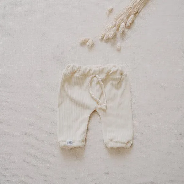 FINO & Stitch FINO & Stitch DIY Nähset Jogger Pants Cord Bio-Baumwolle - zugeschnitten, Weiss, – Produktbild 1 von 5
