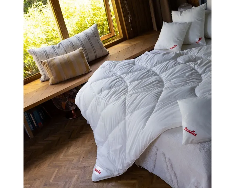 Paradies Paradies Kunstfaserbettdecke Runa, Füllung: 100% Polyester, Bezug: 100% Baumwolle, extra voluminöse & kuschelige Ganzjahresbettdecke, vegane Daunendecke, Weiß, – Produktbild 4 von 5