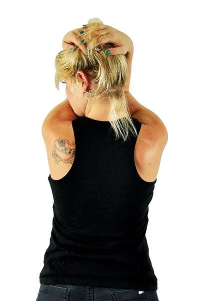 Human Family Human Family Schwarzes Top mit Racerback aus Bio-Baumwolle mit großem Druck – Produktbild 3 von 4