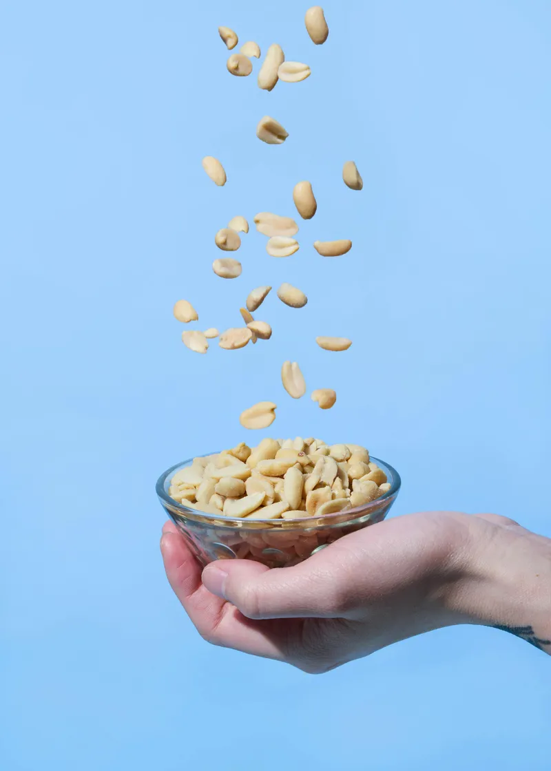 KoRo Geröstete Erdnusskerne mit Salz und Öl 10 x 1 kg – Produktbild 5 von 5