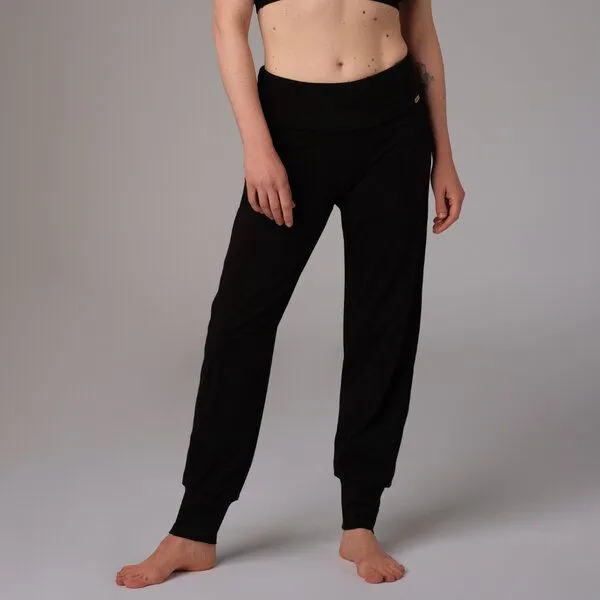 comazo|earth comazo|earth Fairtrade Hose lang | GOTS zertifiziert, Schwarz, – Produktbild 2 von 4