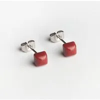 ALEXASCHA ALEXASCHA Winzige Ohrstecker aus recyceltem Glas | 4mm, Kirschrot, – Produktbild 1 von 1