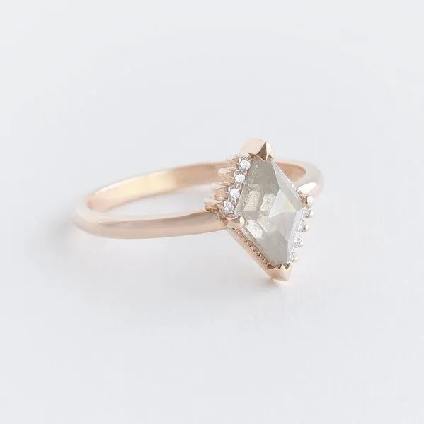 Eppi Eppi Ring mit Lozenge Salt and Pepper Diamanten und Diamanten Talley – Produktbild 3 von 4