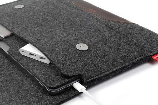 Pack & Smooch Pack & Smooch Macbook Pro 16" (2021-2023) Hülle Hampshire (Mulesing-frei), Anthrzit-dunkelbraun, – Produktbild 3 von 4