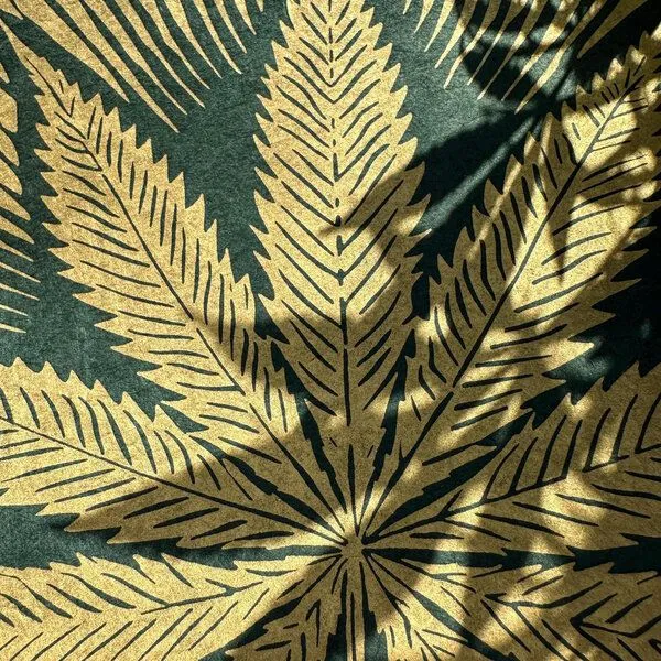 Veskor Cassiopeia Veskor Cassiopeia CANNABIS BLATT Marihuana Pflanzen Linoldruck | 40 × 40 cm | Gold auf Smaragdgrün – Produktbild 4 von 4