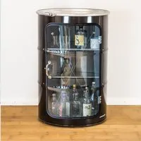 Lockengelöt Lockengelöt Hausbar Vitrine aus einem Hamburger Ölfass. – Produktbild 1 von 1