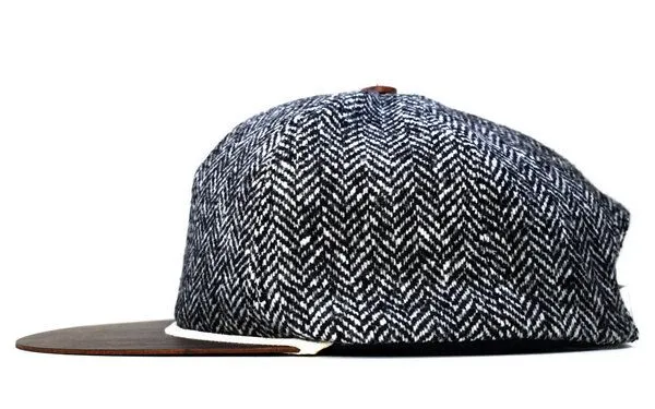 Lou-i Lou-i Tweed Cap mit edlem Holzschild Made in Germany - Sehr bequeme Wintercap, Schwarz-weiß, – Produktbild 3 von 4