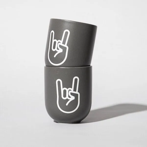 Fyngers Fyngers Handgemachter Becher aus Porzellan - Modell ROCk´n´ROLL - Füllmenge 330ml - Mattlasur, Grau, – Produktbild 3 von 4