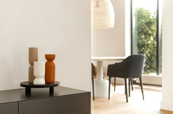 Originalhome Originalhome Nachhaltiges Kerzengeschenk: Handgegossene vegane Designkerze - Organic M,, Cognac, – Produktbild 3 von 3