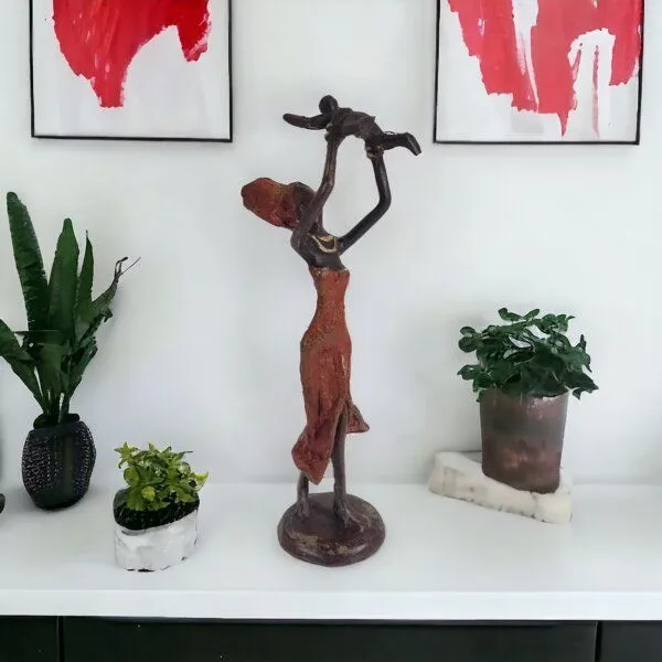 Moogoo Creative Africa Moogoo Creative Africa Bronze-Skulptur "Baby in the air" by Issouf | Handgemacht, fair & nachhaltig, Rot, – Produktbild 1 von 2