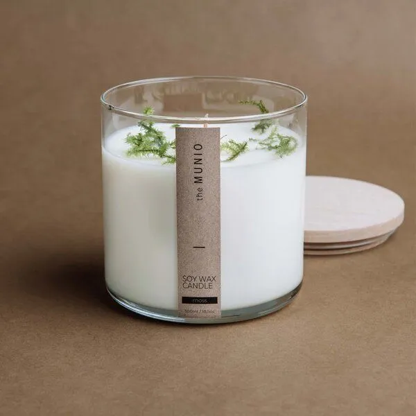 Munio Candela Munio Candela große Bio-Sojawachskerze im Glas mit Holzdochten & Duft, Moos, – Produktbild 1 von 3