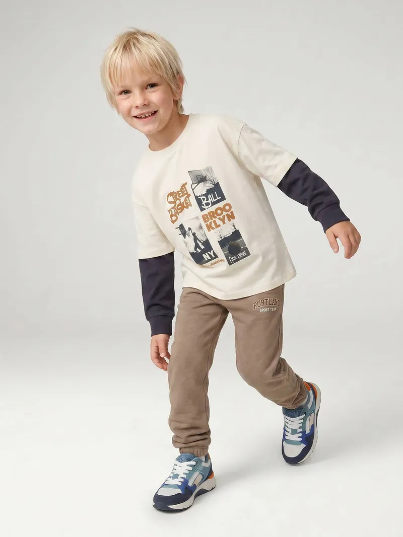 Vertbaudet Vertbaudet Jungen Jogginghose PORTLAND Sport Team mit Dehnbund, Beige, – Produktbild 2 von 4