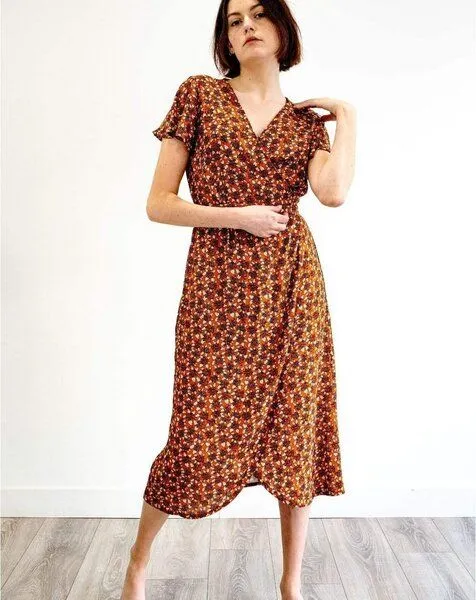 Aatise Aatise Wickelkleid Zargot Midi-Länge mit Schmetterlingsärmel, Bedruckt, – Produktbild 1 von 4