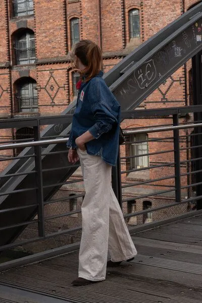 LITSCHI DESIGNS LITSCHI DESIGNS OVERSIZE CROPPED JEANSHEMD "STAMP", Dunkelblau, – Produktbild 3 von 3