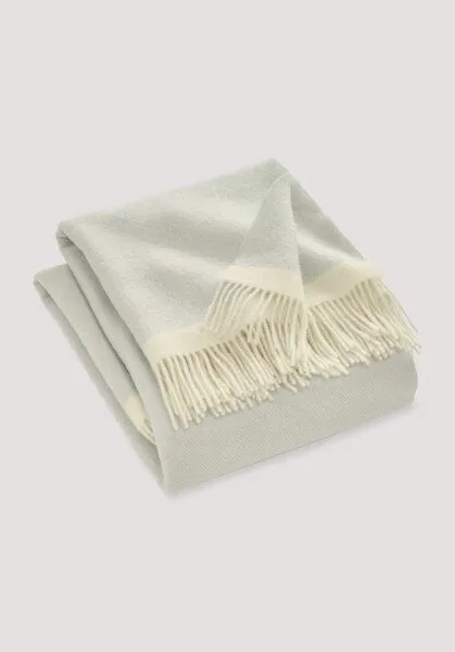 hessnatur hessnatur Plaid JONNE aus reiner Bio-Lambswool, Eisgrün, – Produktbild 3 von 3
