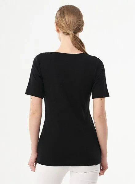 ORGANICATION ORGANICATION Geripptes T-Shirt aus Bio-Baumwolle mit V-Ausschnitt, Black, – Produktbild 4 von 4