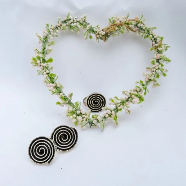 pakilia pakilia Silber Ohrringe Labyrinth rund Fair-Trade und handmade – Produktbild 3 von 4