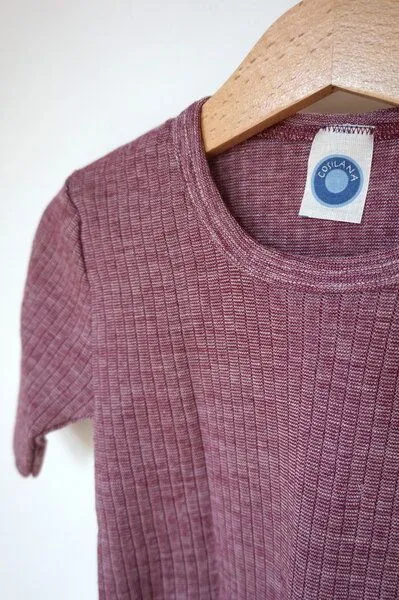 Cosilana Cosilana Bio-Kurzarmshirt in Rippstruktur aus Seide/Wolle/Baumwolle, Weinrot, – Produktbild 2 von 2
