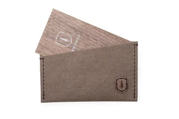 BeWooden BeWooden Veganer Kartenhalter aus Öko-Waschpapier - 2 Farbvarianten, Braun, – Produktbild 3 von 4